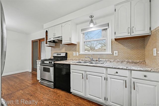 6062 Plainfield Street, Dearborn Heights, MI 48127