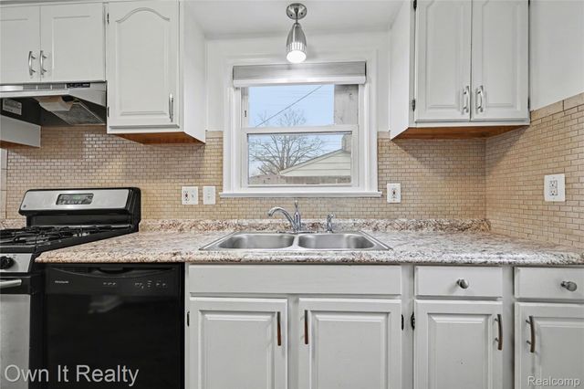 6062 Plainfield Street, Dearborn Heights, MI 48127