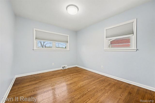 6062 Plainfield Street, Dearborn Heights, MI 48127