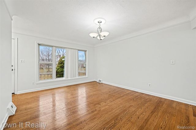 6062 Plainfield Street, Dearborn Heights, MI 48127