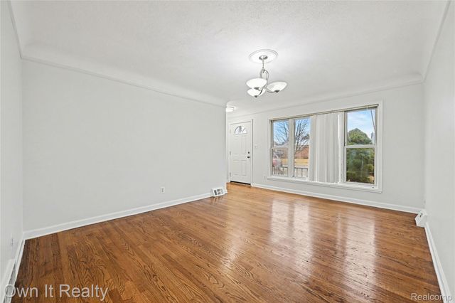 6062 Plainfield Street, Dearborn Heights, MI 48127