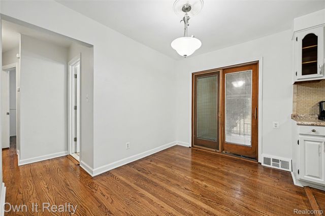 6062 Plainfield Street, Dearborn Heights, MI 48127