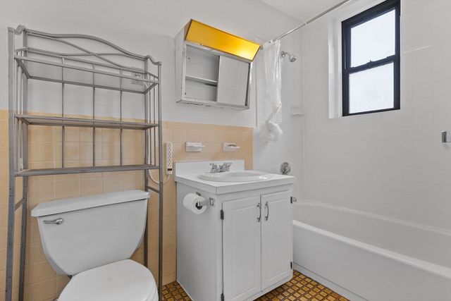 466 Commonwealth Ave 305, Boston, MA 02215