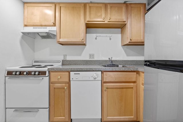 466 Commonwealth Ave 305, Boston, MA 02215