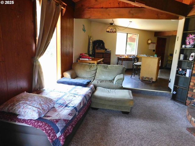 231 Ne DARRELL Ave, Winston, OR 97496