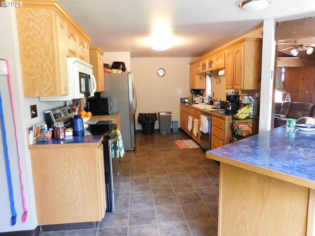 231 Ne DARRELL Ave, Winston, OR 97496