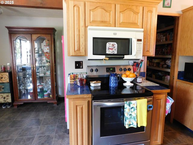 231 Ne DARRELL Ave, Winston, OR 97496