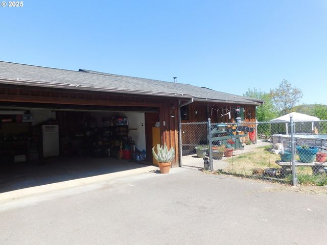 231 Ne DARRELL Ave, Winston, OR 97496