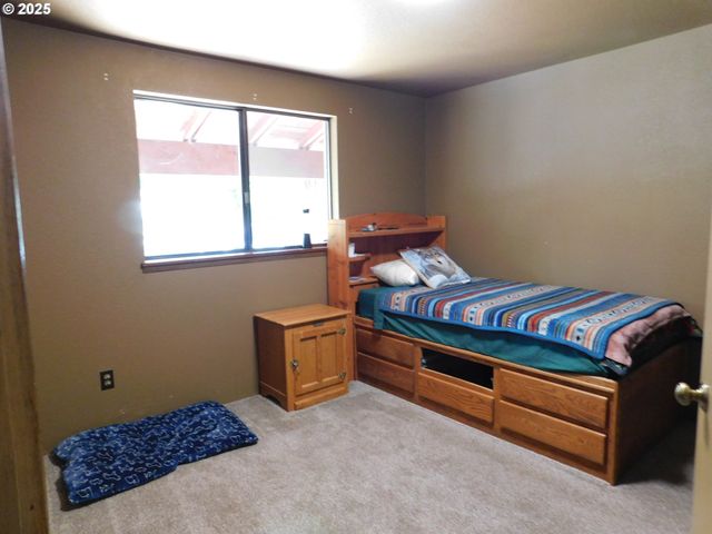 231 Ne DARRELL Ave, Winston, OR 97496