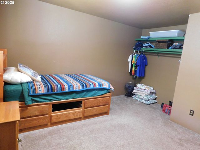 231 Ne DARRELL Ave, Winston, OR 97496