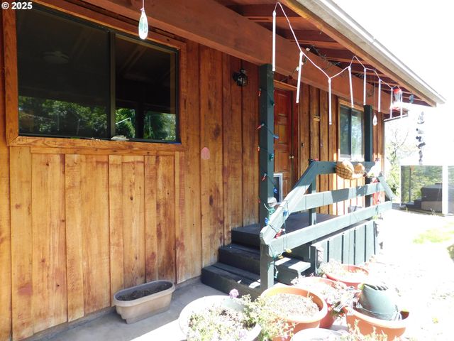 231 Ne DARRELL Ave, Winston, OR 97496