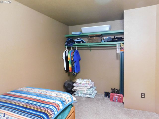 231 Ne DARRELL Ave, Winston, OR 97496