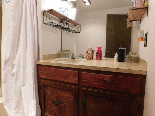 231 Ne DARRELL Ave, Winston, OR 97496