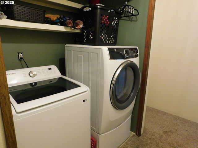 231 Ne DARRELL Ave, Winston, OR 97496