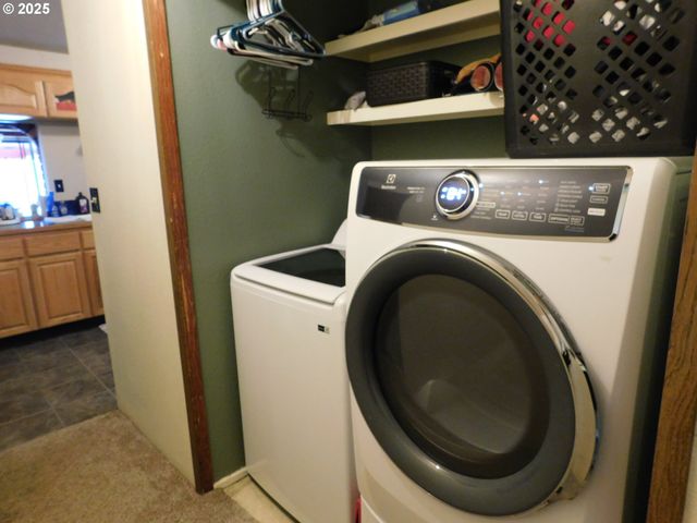 231 Ne DARRELL Ave, Winston, OR 97496