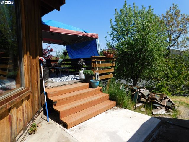 231 Ne DARRELL Ave, Winston, OR 97496