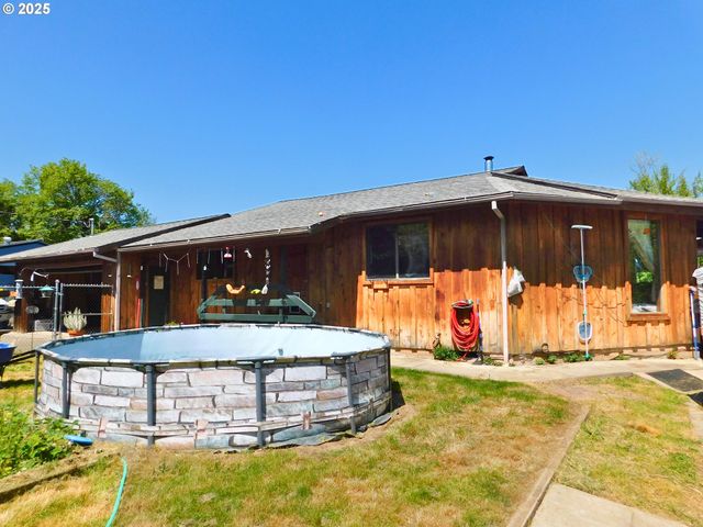 231 Ne DARRELL Ave, Winston, OR 97496