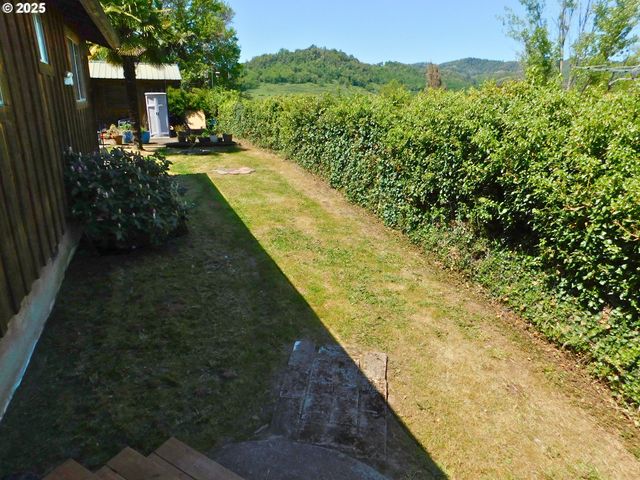 231 Ne DARRELL Ave, Winston, OR 97496