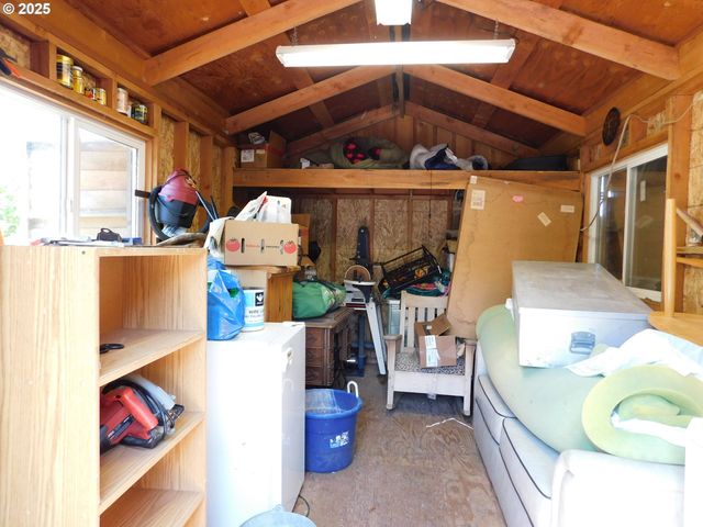 231 Ne DARRELL Ave, Winston, OR 97496