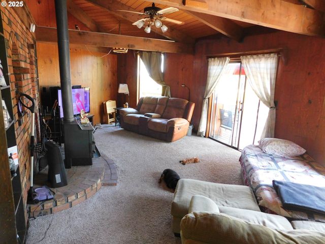 231 Ne DARRELL Ave, Winston, OR 97496