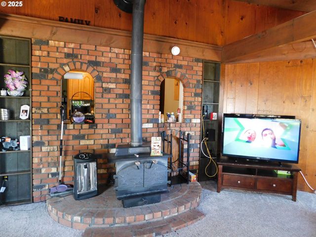 231 Ne DARRELL Ave, Winston, OR 97496