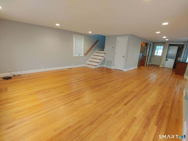 800 East Broadway, Milford, CT 06460