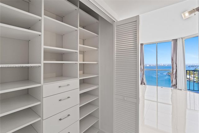 7601 E Treasure Dr. PH 216, North Bay Village, FL 33141