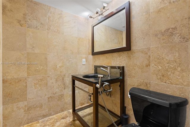 7601 E Treasure Dr. PH 216, North Bay Village, FL 33141