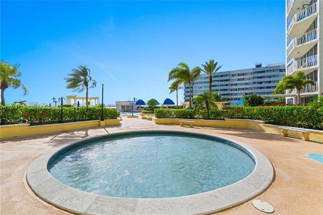 7601 E Treasure Dr. PH 216, North Bay Village, FL 33141