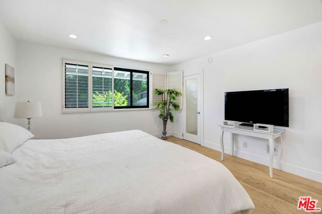 4166 Crisp Canyon Road, Sherman Oaks, CA 91403