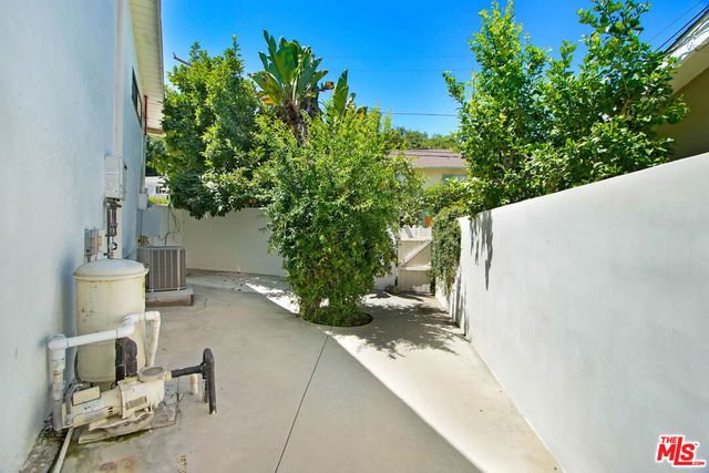 4166 Crisp Canyon Road, Sherman Oaks, CA 91403
