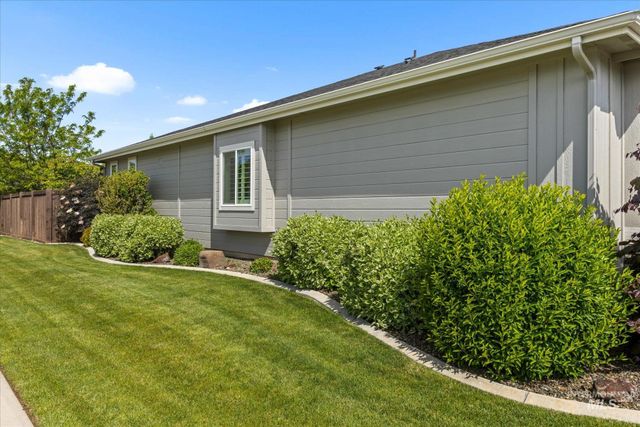 5963 N Eynsford Ave, Meridian, ID 83646