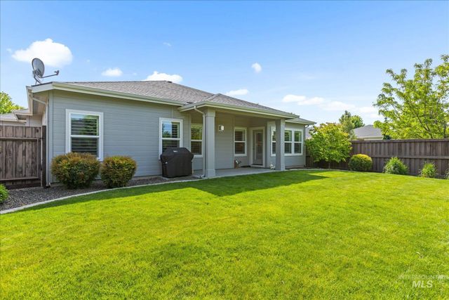 5963 N Eynsford Ave, Meridian, ID 83646