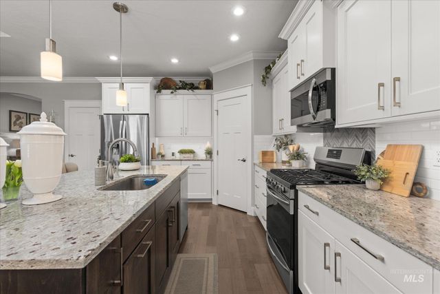 5963 N Eynsford Ave, Meridian, ID 83646