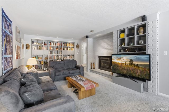 193 Breezewood Common, Amherst, NY 14051