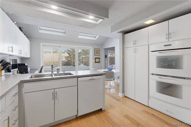 193 Breezewood Common, Amherst, NY 14051