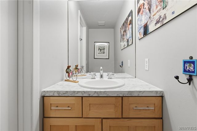 193 Breezewood Common, Amherst, NY 14051