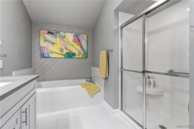 193 Breezewood Common, Amherst, NY 14051