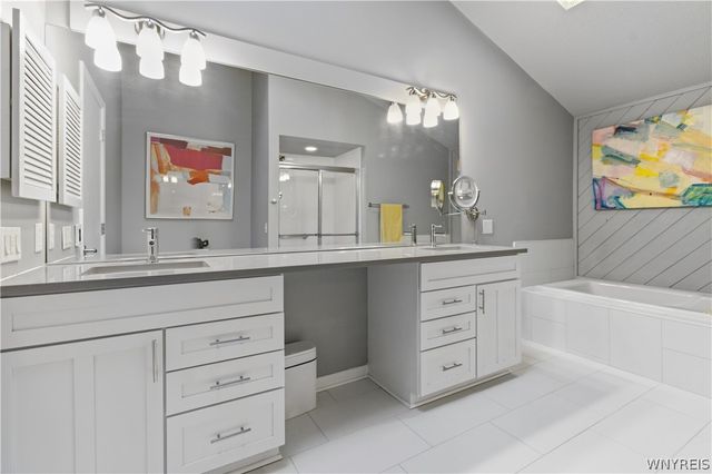 193 Breezewood Common, Amherst, NY 14051