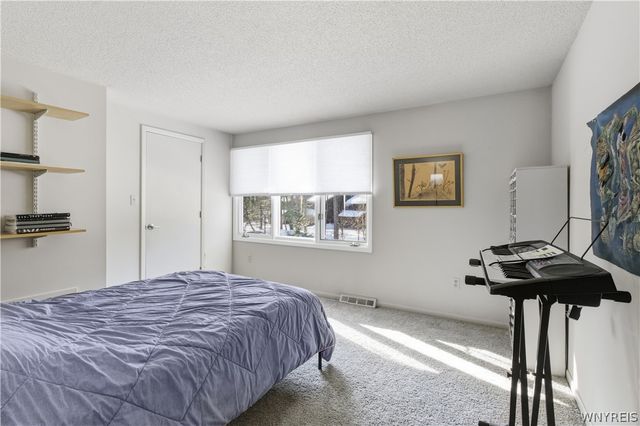 193 Breezewood Common, Amherst, NY 14051