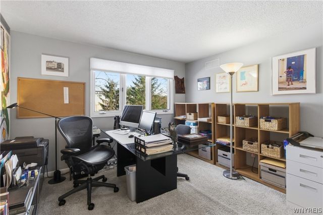 193 Breezewood Common, Amherst, NY 14051