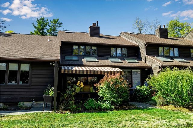 193 Breezewood Common, Amherst, NY 14051