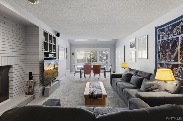 193 Breezewood Common, Amherst, NY 14051