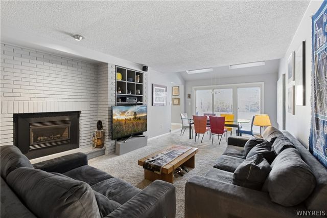 193 Breezewood Common, Amherst, NY 14051