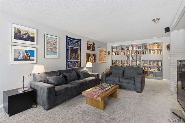 193 Breezewood Common, Amherst, NY 14051