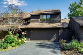 193 Breezewood Common, Amherst, NY 14051