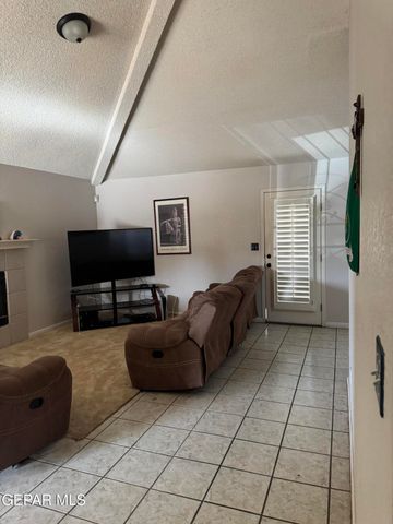 1452 Chato Villa Drive, El Paso, TX 79936