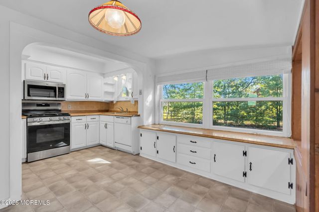 121 Linden Avenue, Pine Beach, NJ 08741