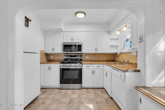 121 Linden Avenue, Pine Beach, NJ 08741