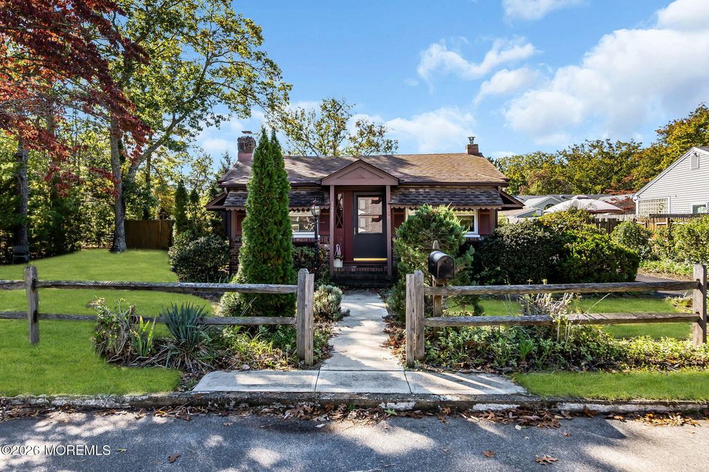 121 Linden Avenue, Pine Beach, NJ 08741